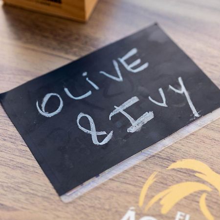 Olive & Ivy Guesthouse Канильяс-де-Асеитуно Экстерьер фото